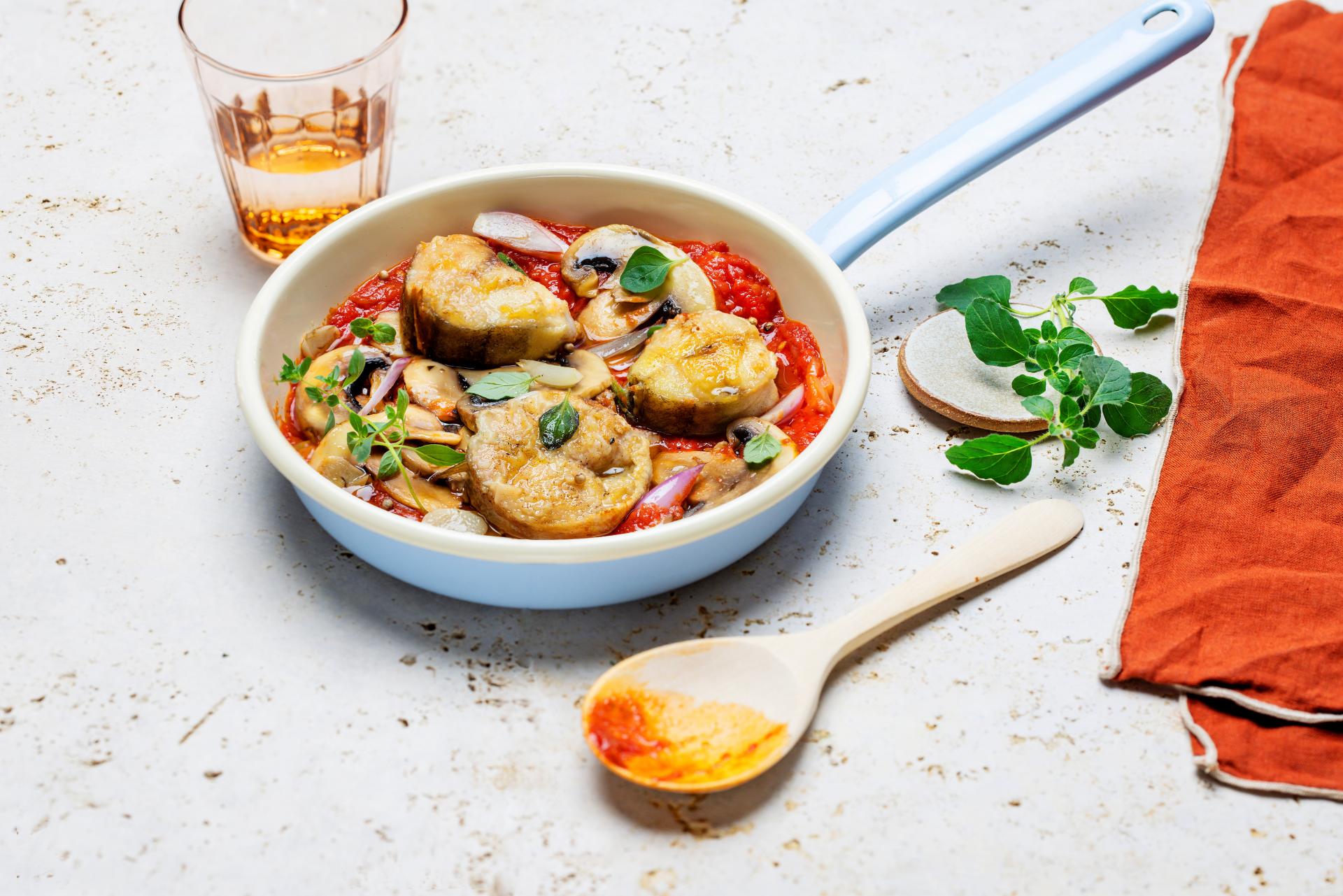 Grondin poêlé aux champignons et sa sauce tomate